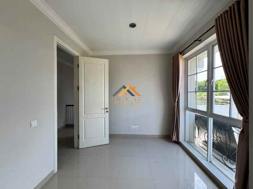 dijual rumah komplek citraland gama