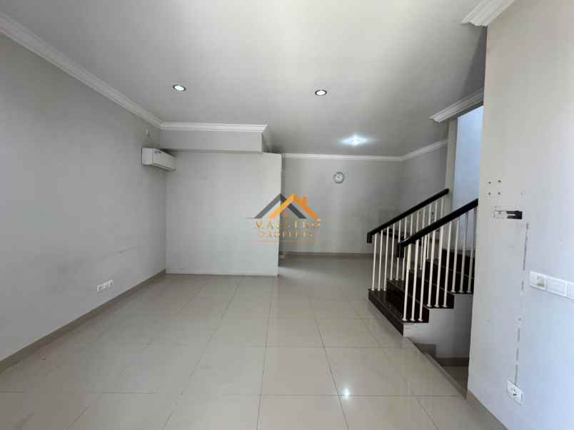 dijual rumah komplek citraland gama