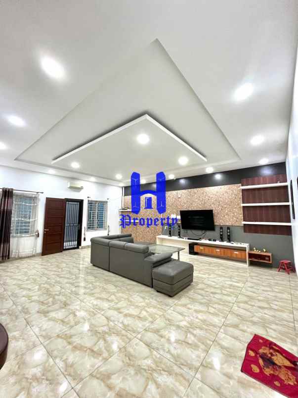 dijual rumah komplek graha metropolitan