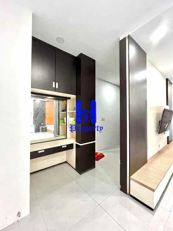 dijual rumah komplek graha metropolitan