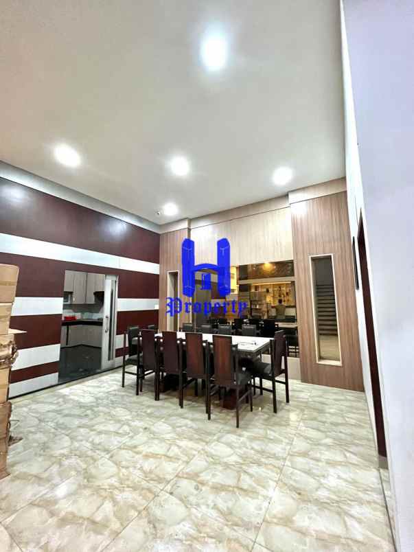 dijual rumah komplek graha metropolitan