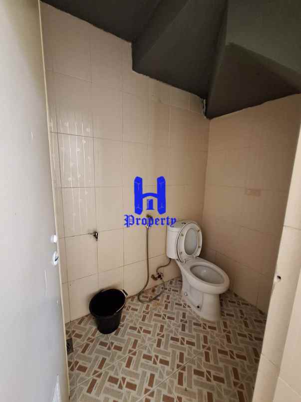 dijual rumah komplek green park cluster