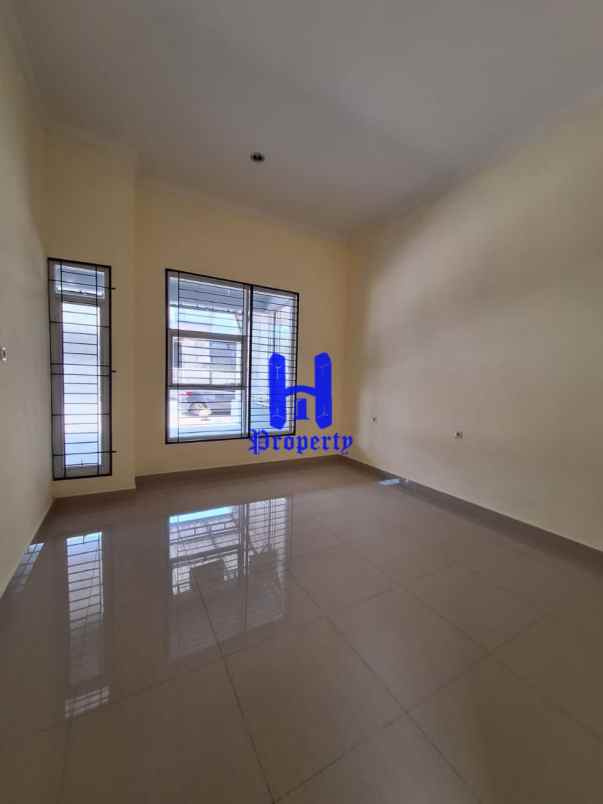 dijual rumah komplek green park cluster