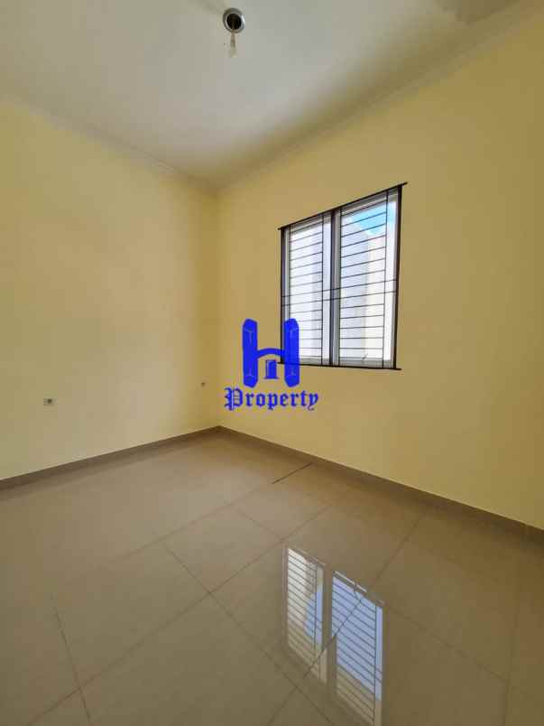 dijual rumah komplek green park cluster