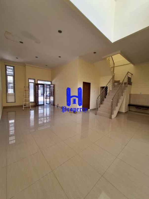 dijual rumah komplek green park cluster