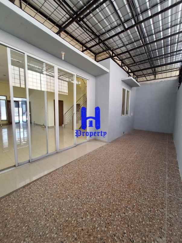 dijual rumah komplek green park cluster