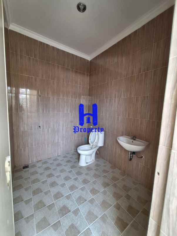 dijual rumah komplek green park cluster