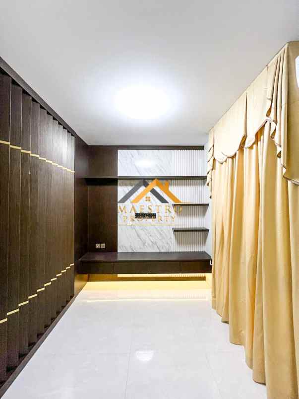 dijual rumah komplek jewel park jalan