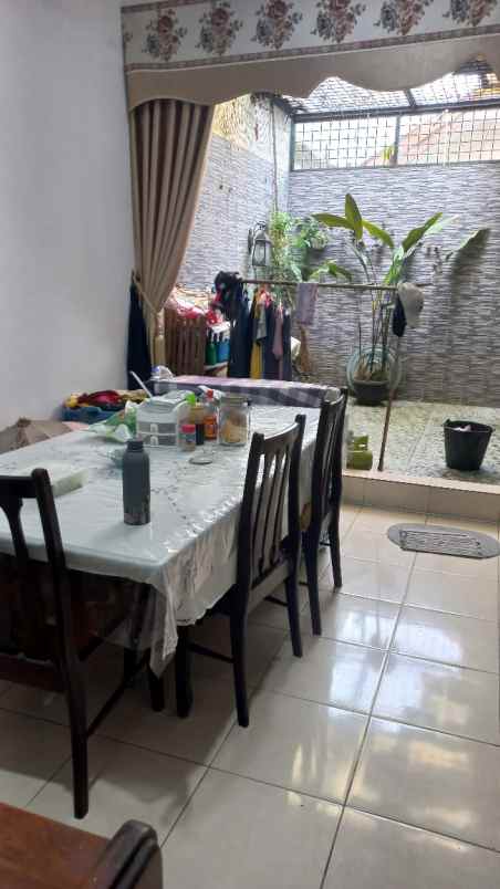 dijual rumah komplek johor indah permai