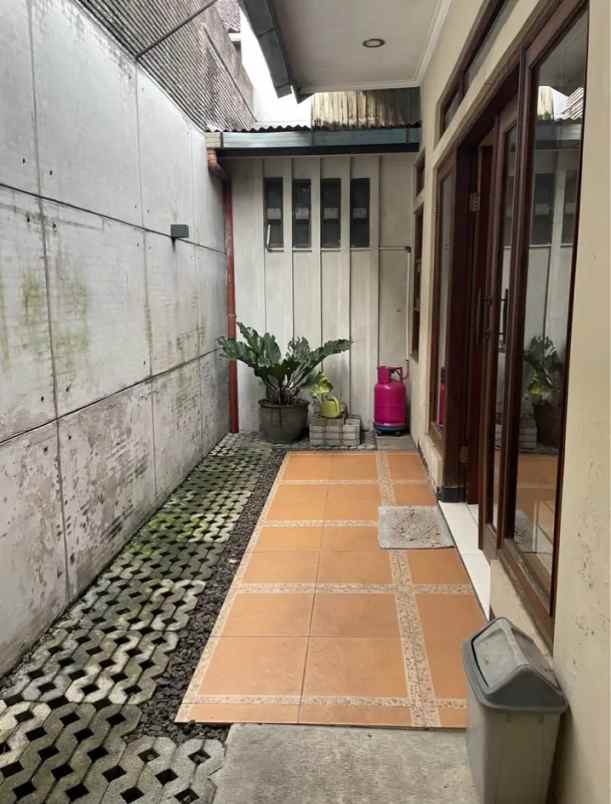 dijual rumah komplek margahayu raya