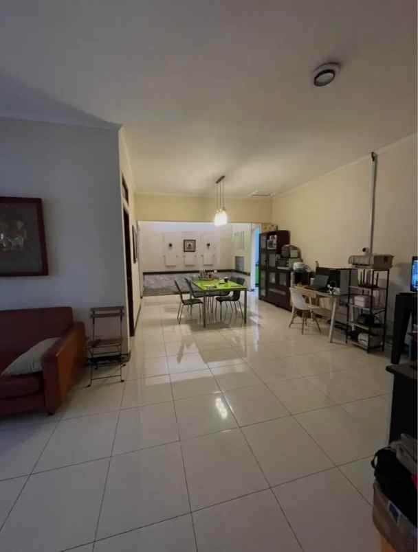 dijual rumah komplek margahayu raya