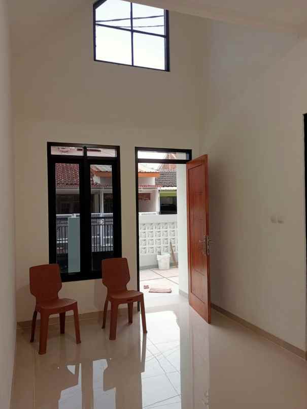 dijual rumah komplek permata biru