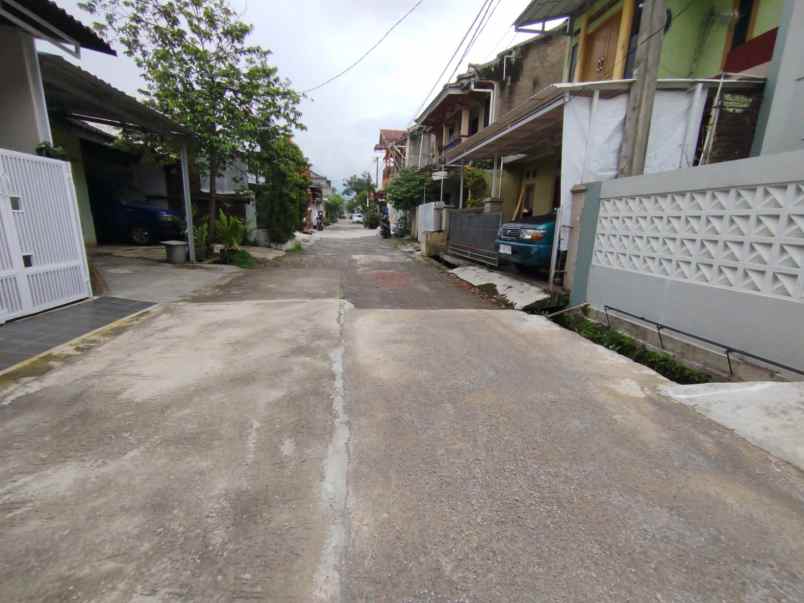 dijual rumah komplek permata biru