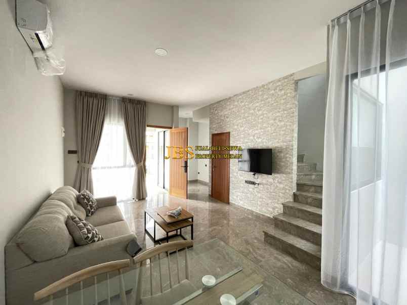 dijual rumah komplek the vienna