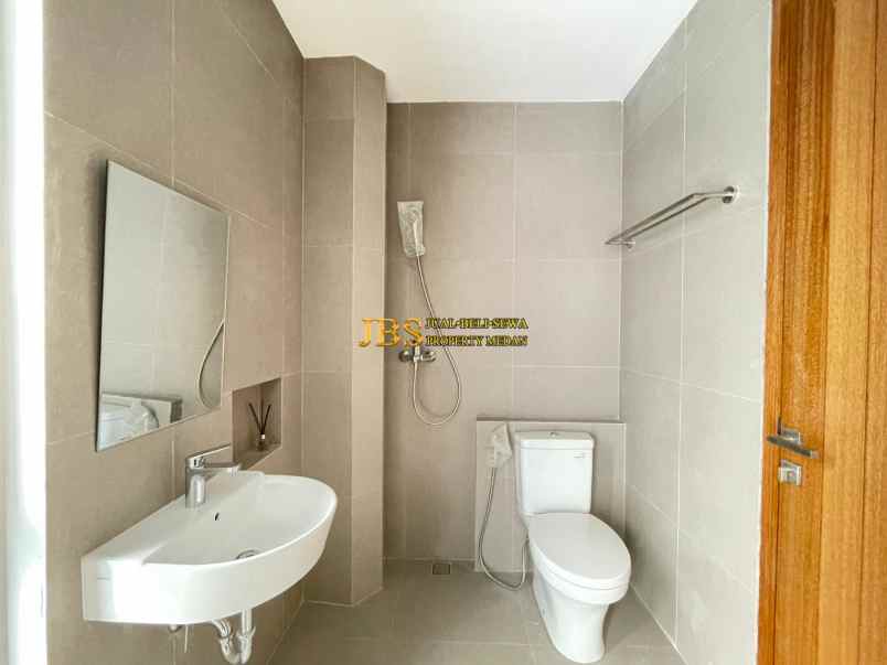 dijual rumah komplek the vienna