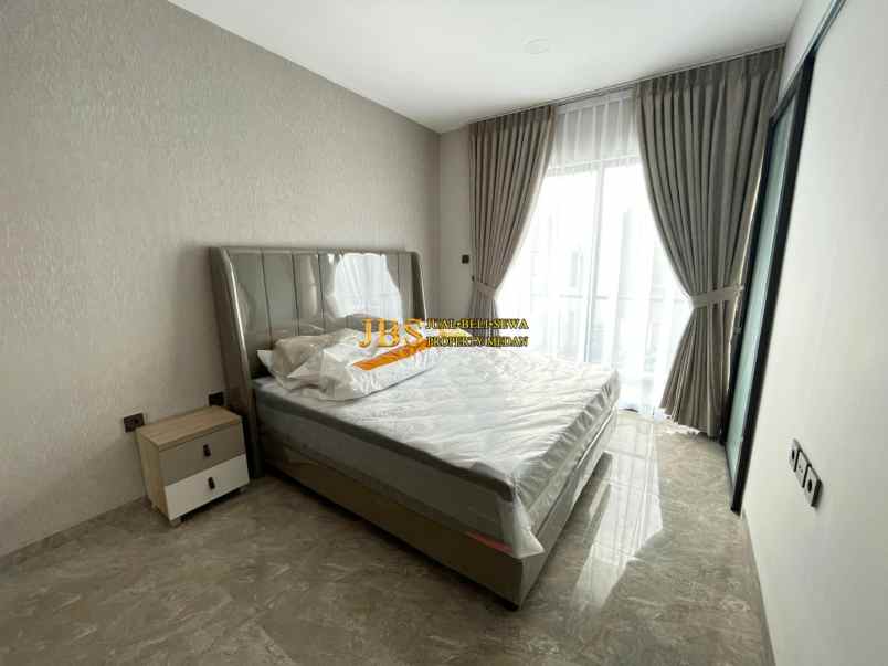 dijual rumah komplek the vienna