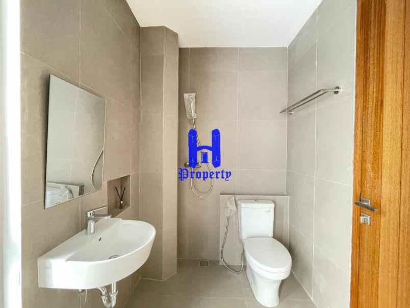 dijual rumah komplek the vienna