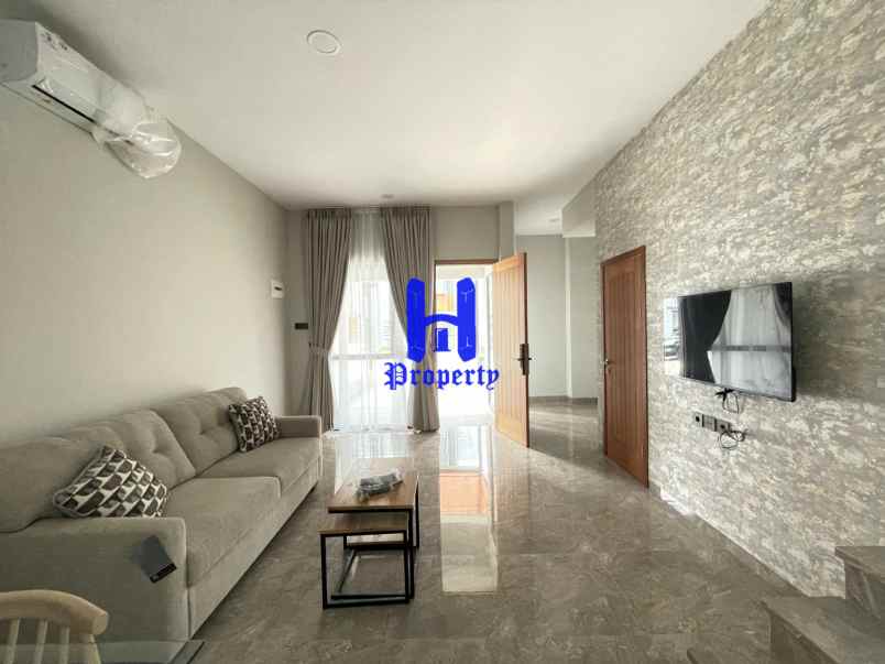 dijual rumah komplek the vienna