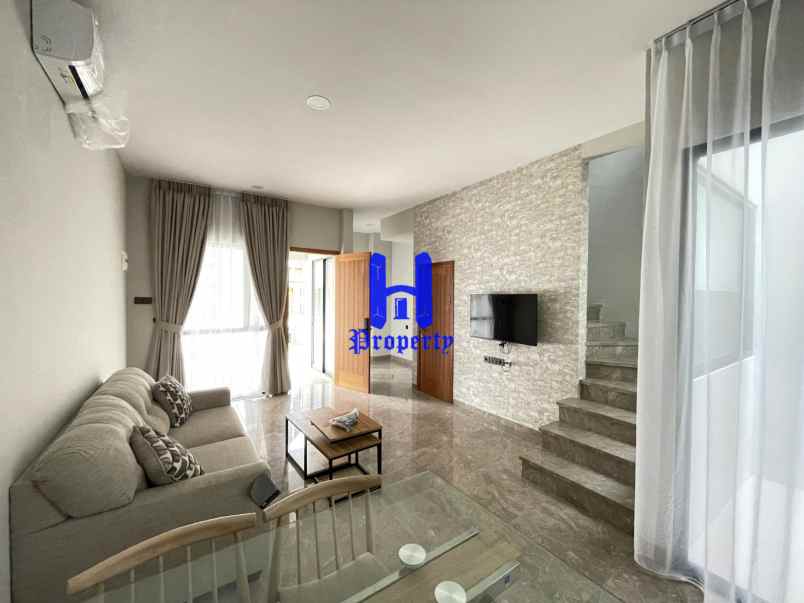 dijual rumah komplek the vienna