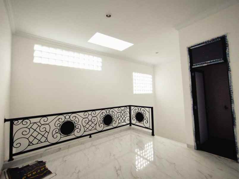 dijual rumah kota harapan indah bekasi