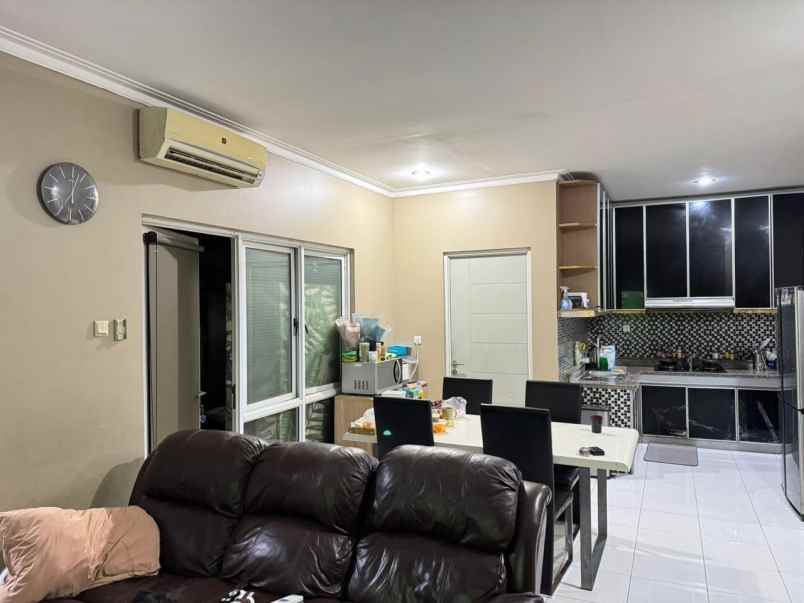 dijual rumah kota wisata cibubur