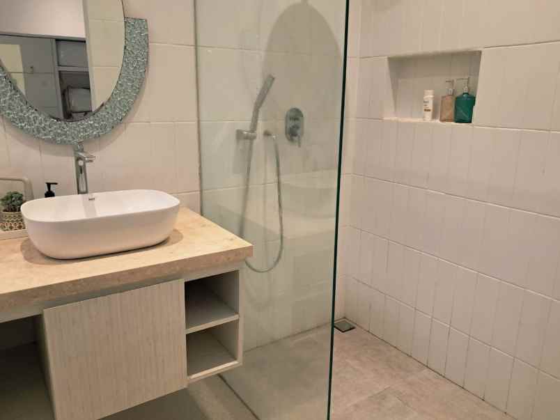 dijual rumah kuta selatan