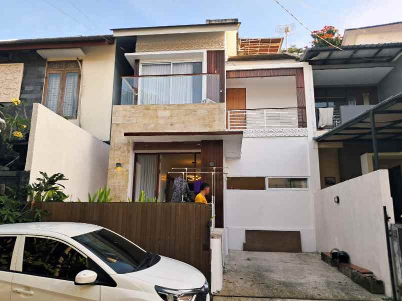 dijual rumah kuta selatan