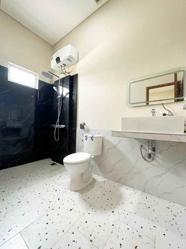 dijual rumah limo depok