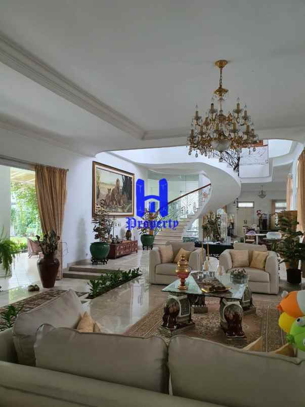 dijual rumah lux di komplek bukit hijau regency medan