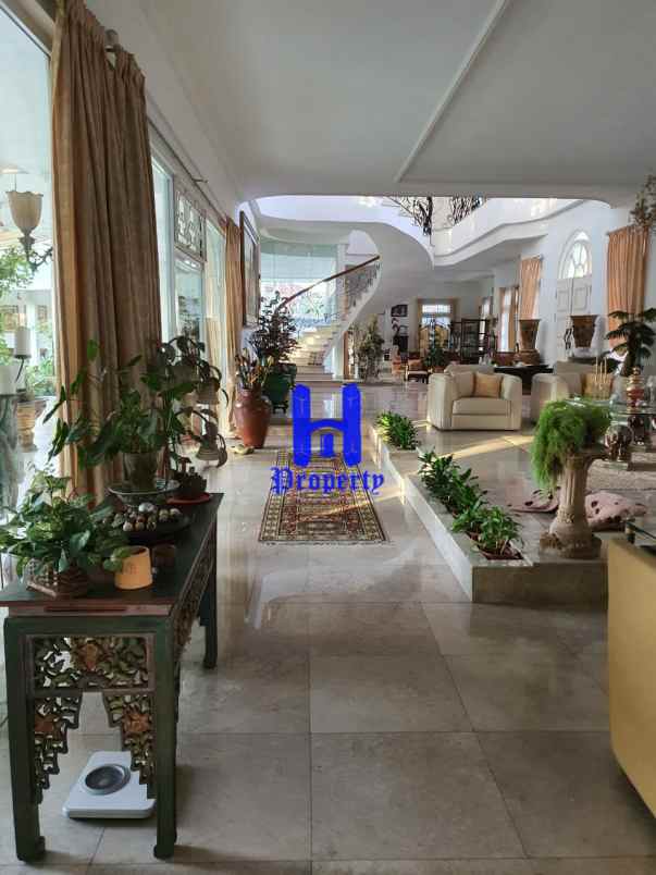 dijual rumah lux di komplek bukit hijau regency medan