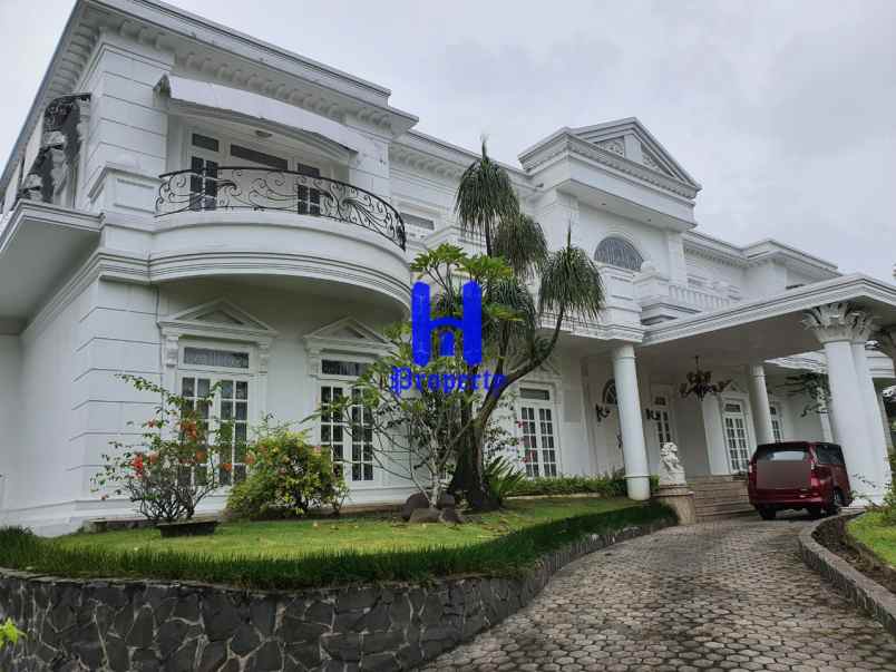 dijual rumah lux di komplek bukit hijau regency medan