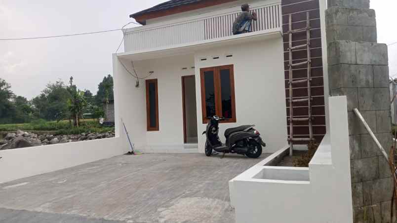 dijual rumah manisrenggo