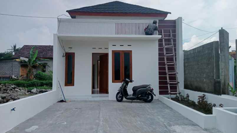 dijual rumah manisrenggo