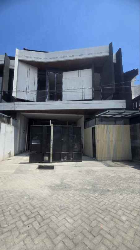 dijual rumah manyar indah