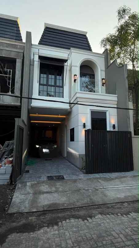 dijual rumah manyar indah