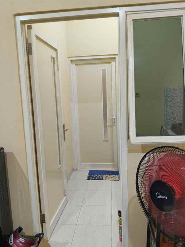 dijual rumah manyar rejo