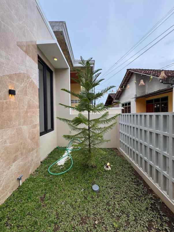 dijual rumah margoluwih