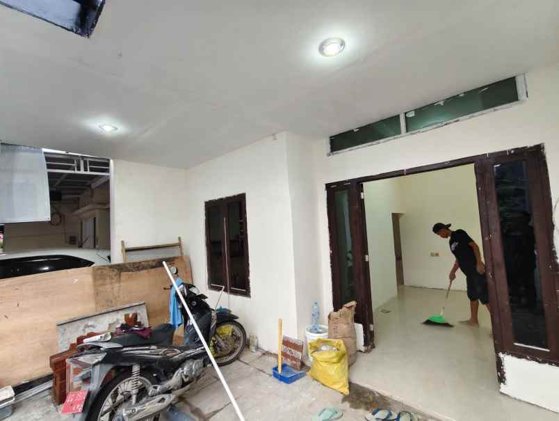 dijual rumah medokan ayu