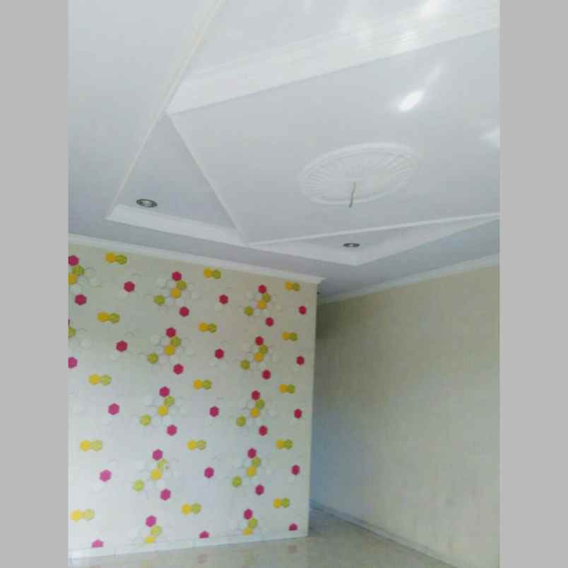 dijual rumah meruya utara