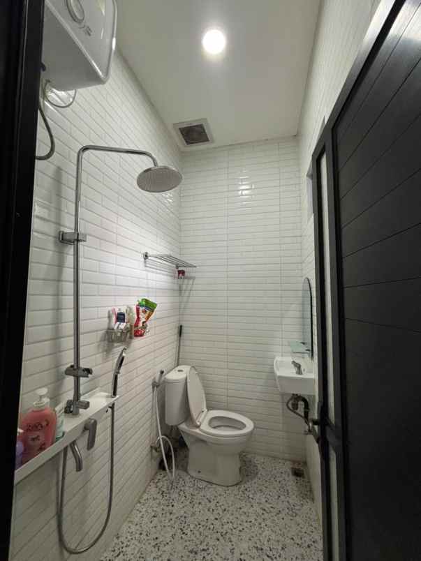 dijual rumah metland menteng cakung