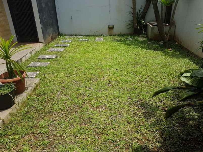 dijual rumah mewah dekat stasiun krl tanjung barat