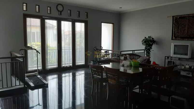 dijual rumah mewah dekat stasiun krl tanjung barat