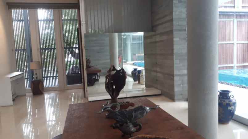 dijual rumah mewah di kawasan senayan jakarta selatan