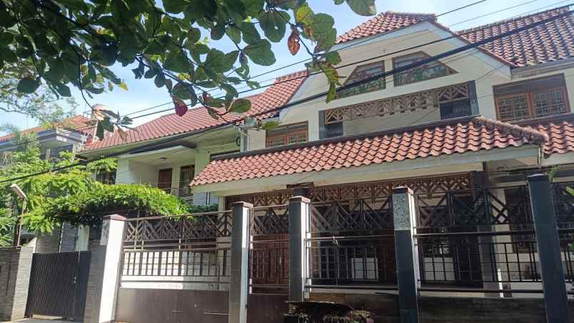 dijual rumah mewah lux di cikutra baru pahlawan