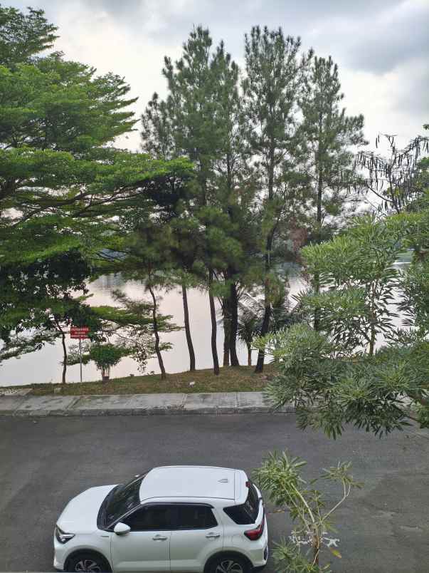 dijual rumah mewah view danau serenade gading serpong