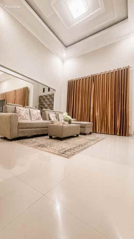 dijual rumah modern klasik