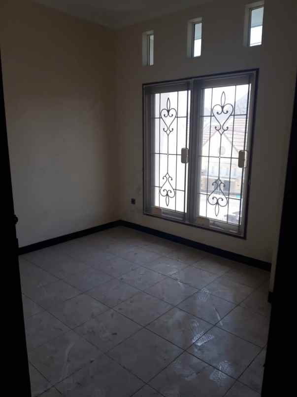 dijual rumah mulyosari