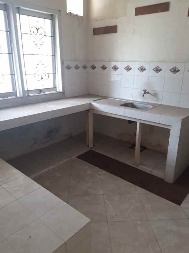 dijual rumah mulyosari