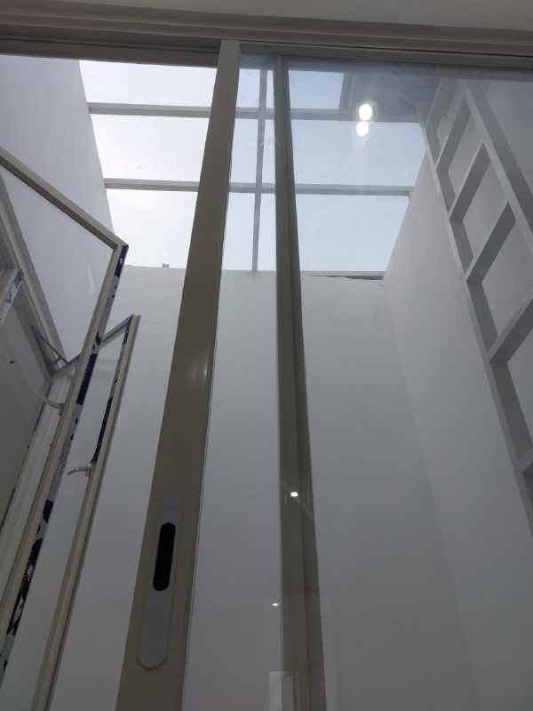 dijual rumah mulyosari utara