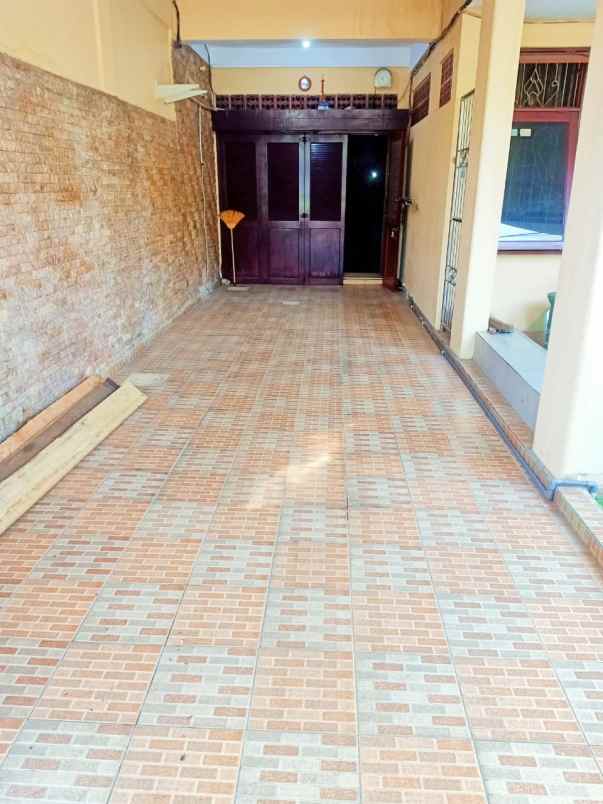 dijual rumah nginden intan barat